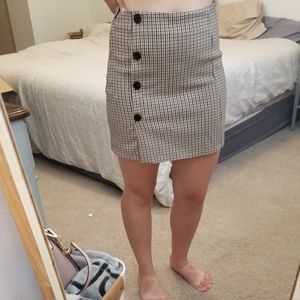 MAKE OFFER. Plaid fitted skirt